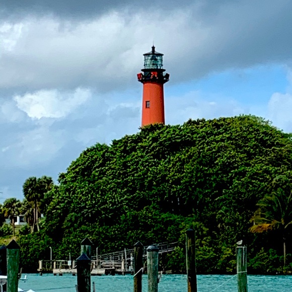 Meet your Posher, Pamela - Picture 1 of 4